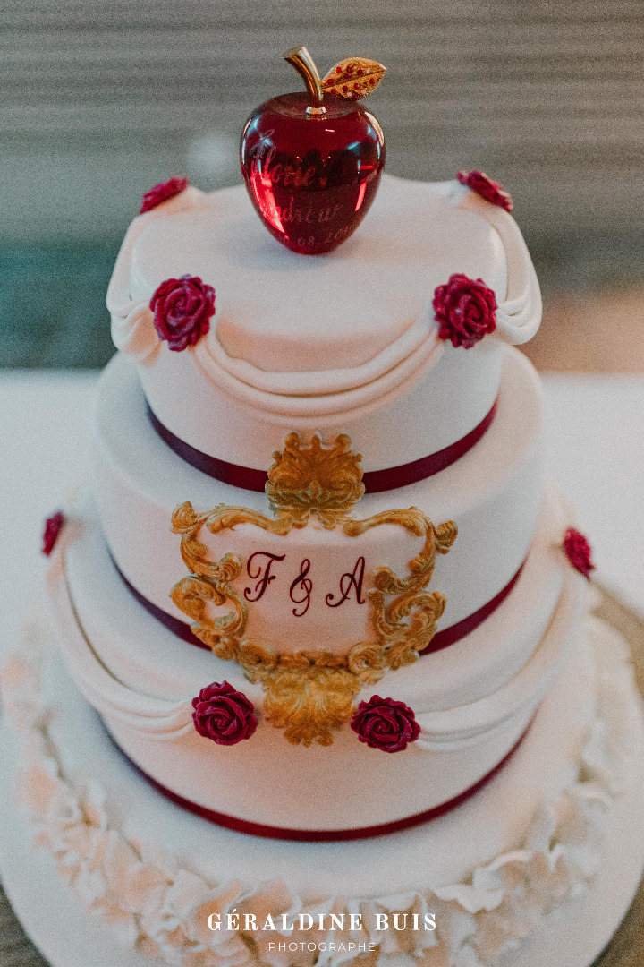 wedding cake thème belle et la bête