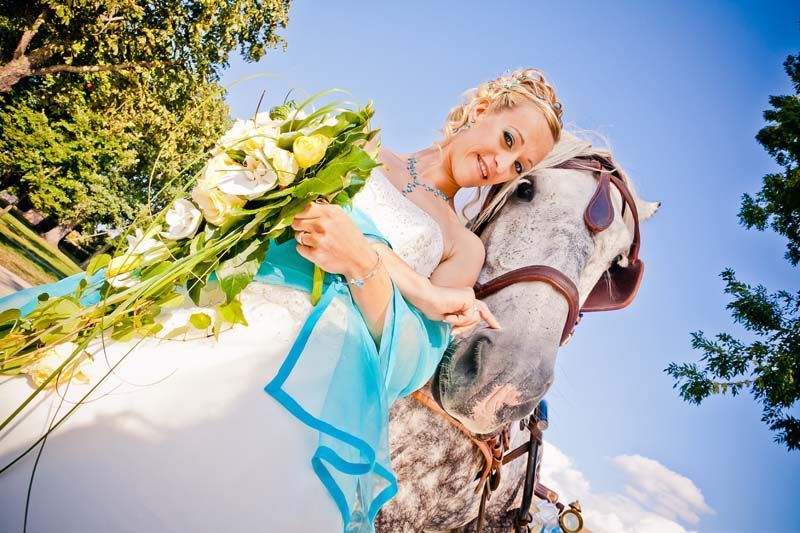 Emilie & Romain, un mariage turquoise et blanc