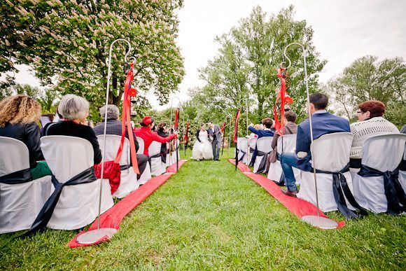 Une cérémonie laïque aux teintes de rouge