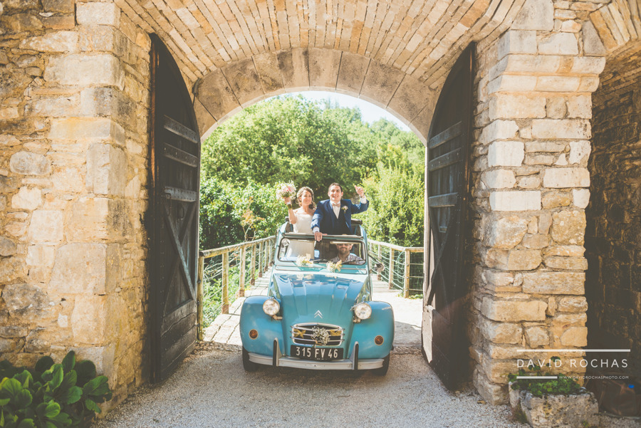 Arrivée du couple en 2 CV