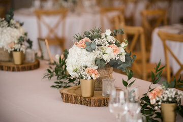 bouquet de fleurs sur table
