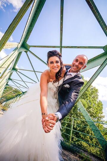 Strass et pétales de roses pour un mariage chic