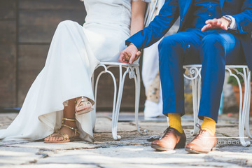 détail des chaussures de la mariée