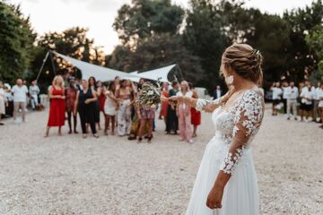 Lancer de bouquet, vous êtes pretes _