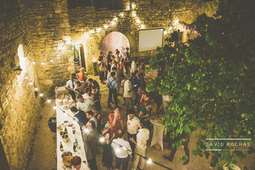 repas de mariage extérieur avec l'aide d'une wedding planner