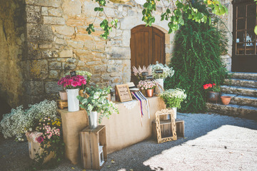 univers végétal pour la déco extérieure d'un mariage