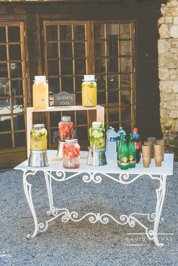 bar à limonades en guise de rafraîchissements pour un mariage