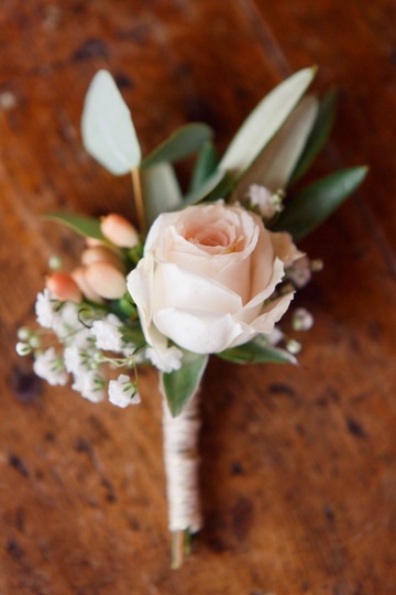 Boutonnière verdure et petite rose