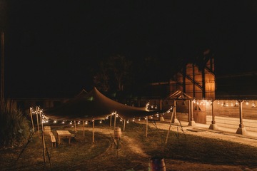 La Dolce Vita | Centre équestre de nuit avec guirlande guinguette