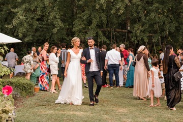 Conviviliaté à l'apéritif du mariage.jpg