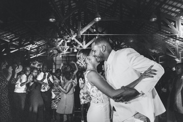 La Dolce Vita | Danse des mariés avec leurs invités autour