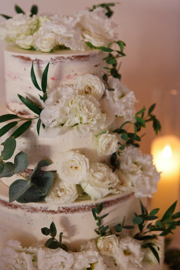 détail fleurs sur wedding cake