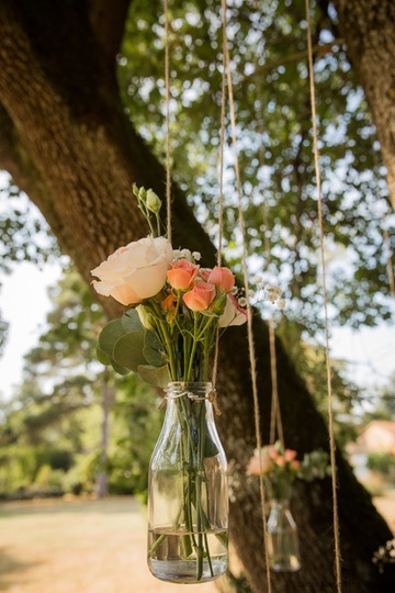 déco-cérémonie-mariage-suspension-fleurs