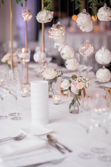 La Dolce Vita | déco table d'honneur selette rose gold et fleurs