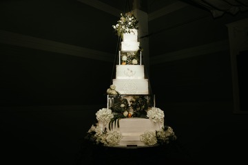 Gâteau mariage qui descend du plafond pâtissier Lacalla