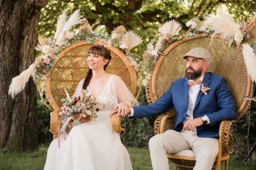 Grands fauteuils en osier cérémonie mariage