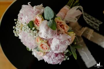 Bouquet de roses et pivoines