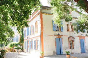 Manoir du thouron et ses volets bleus