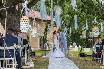 Mariage en vieille Peugeot