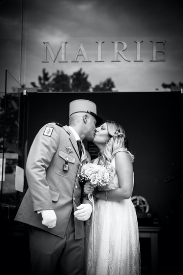 Mariage civil avec tenue militaire