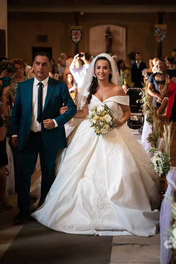 mariée avec son papa à l'église