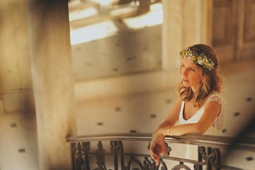 Mariée avec couronne de fleurs