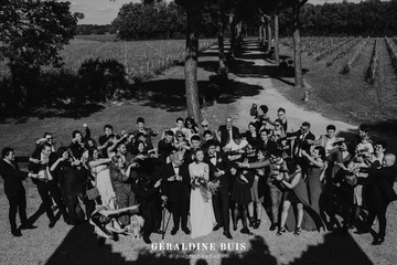 Photo de groupe mariage noir et blanc