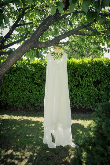 Robe suspendue dans un arbre