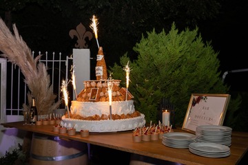 Table des desserts avec pièce montée choux