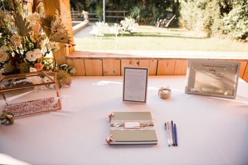 Table des dons avec livre d'or