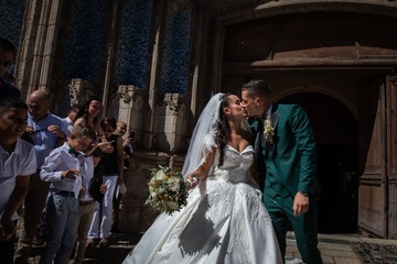 Baiser à la sortie de l'église