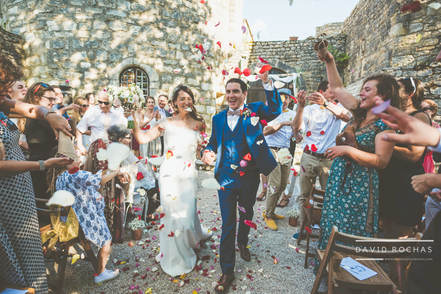 lancer de pétales avec mariage géré par une organisatrice