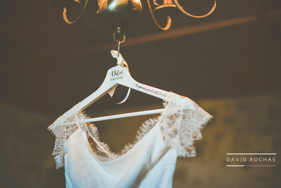 cintre personnalisé pour la robe de la mariée