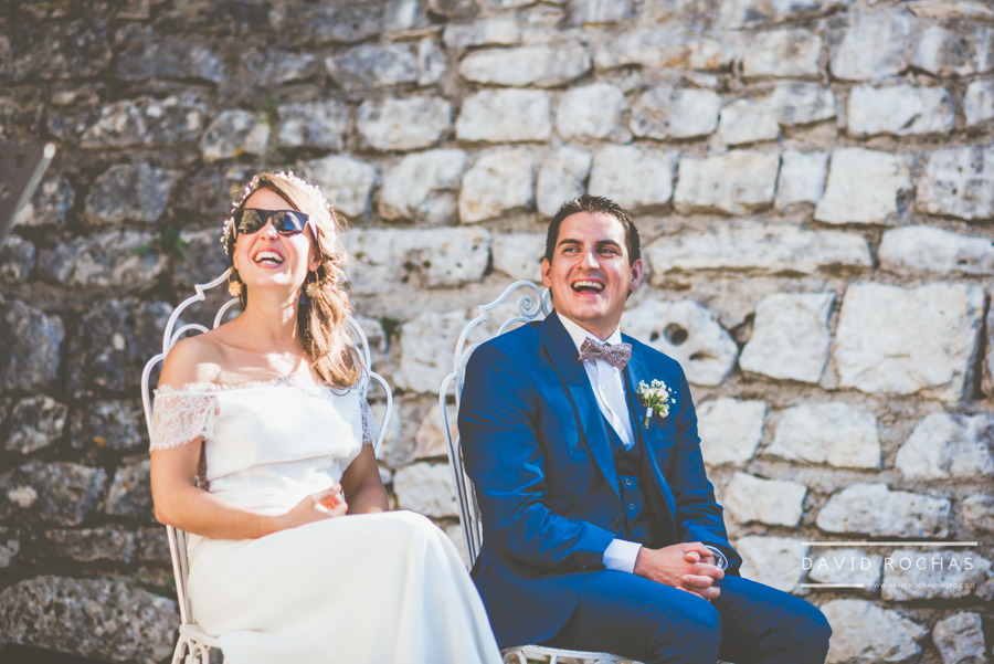 cérémonie de mariage avec éclats de rires