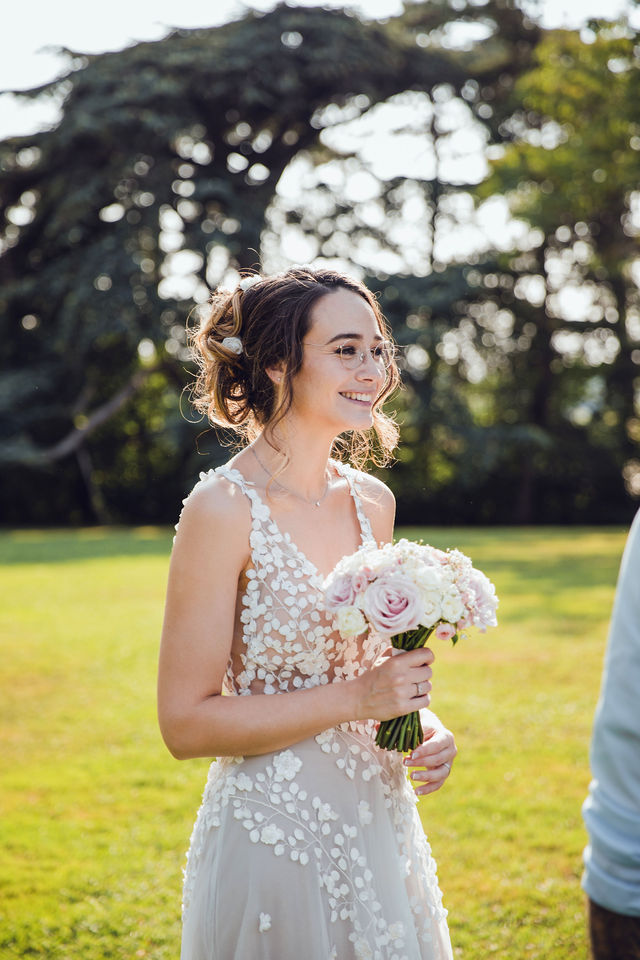 mariée et son bouquet