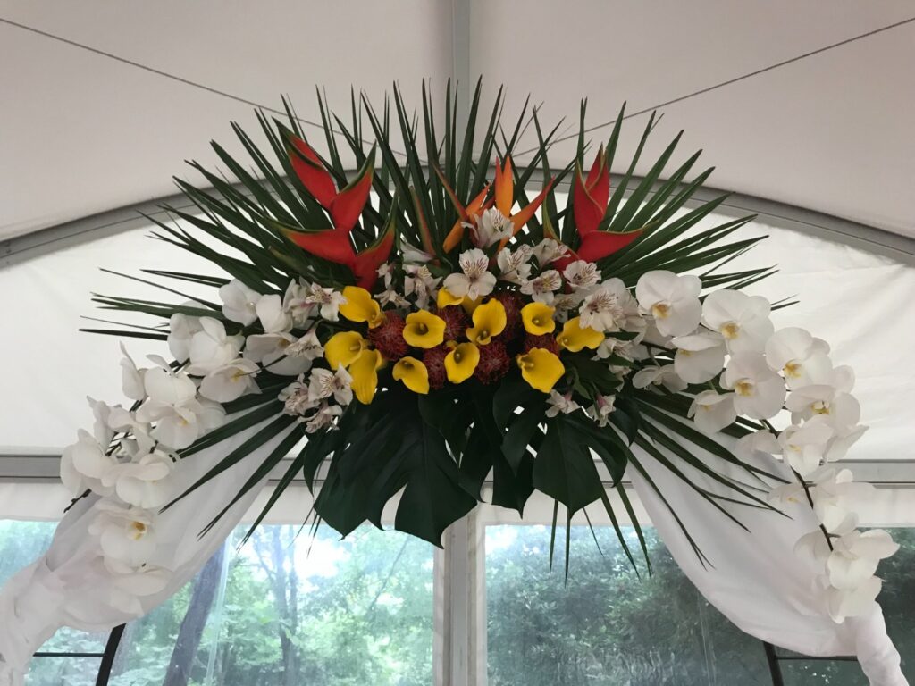 Arche exotique fleeurie La Dolce Vita Organisation Mariage Toulouse.JPG