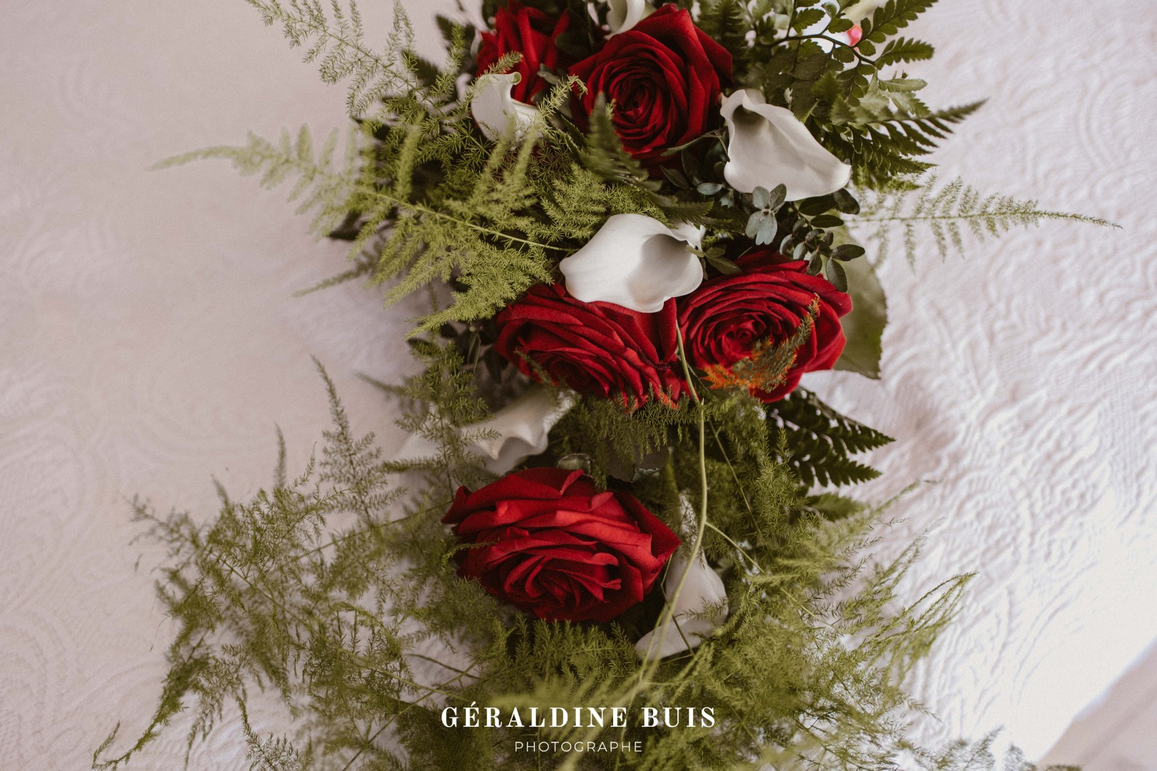 Chemin de table rose La Dolce Vita Organisation Mariage Toulouse.jpg