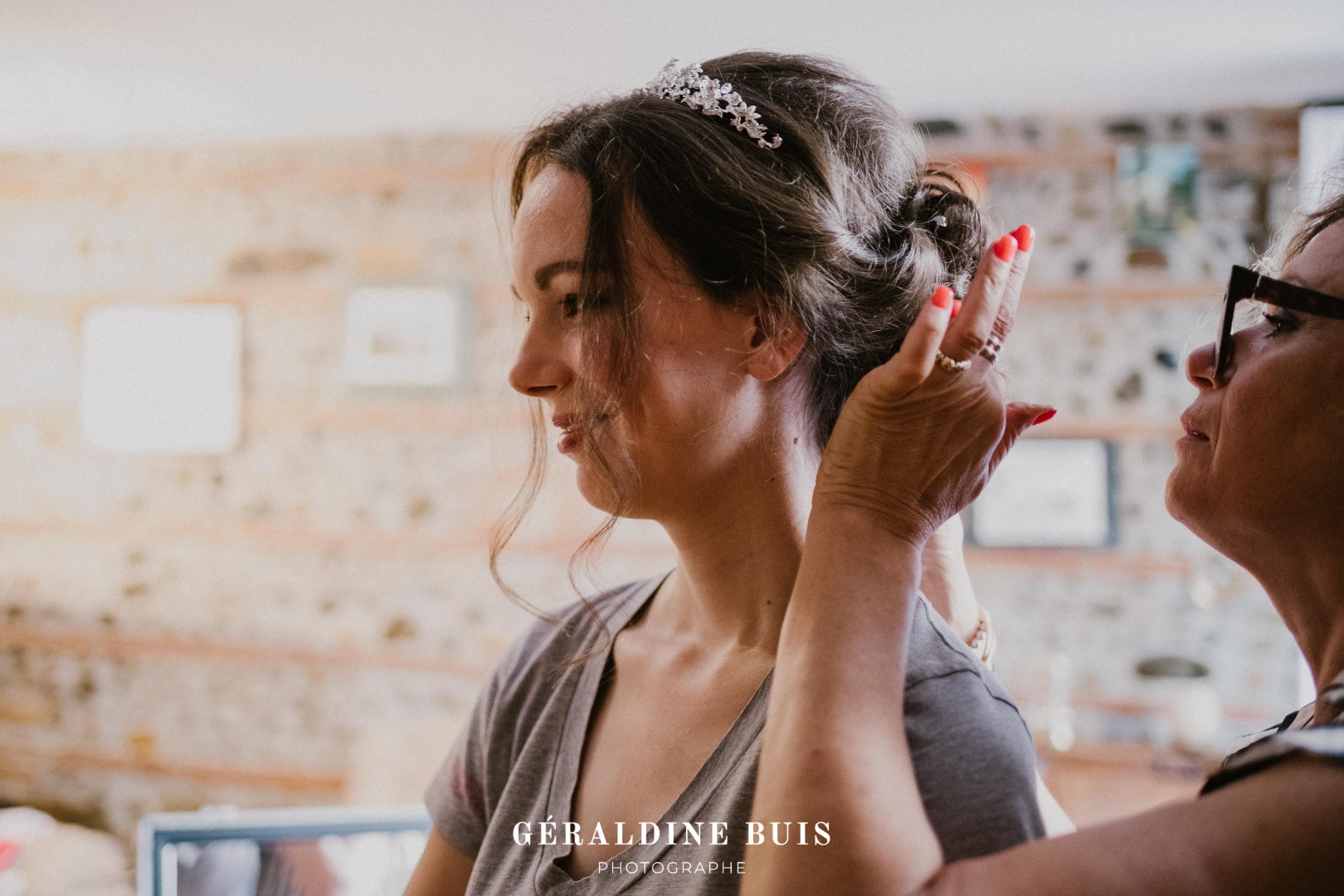 Chignon et tiare La Dolce Vita Organisation Mariages Toulouse.jpg