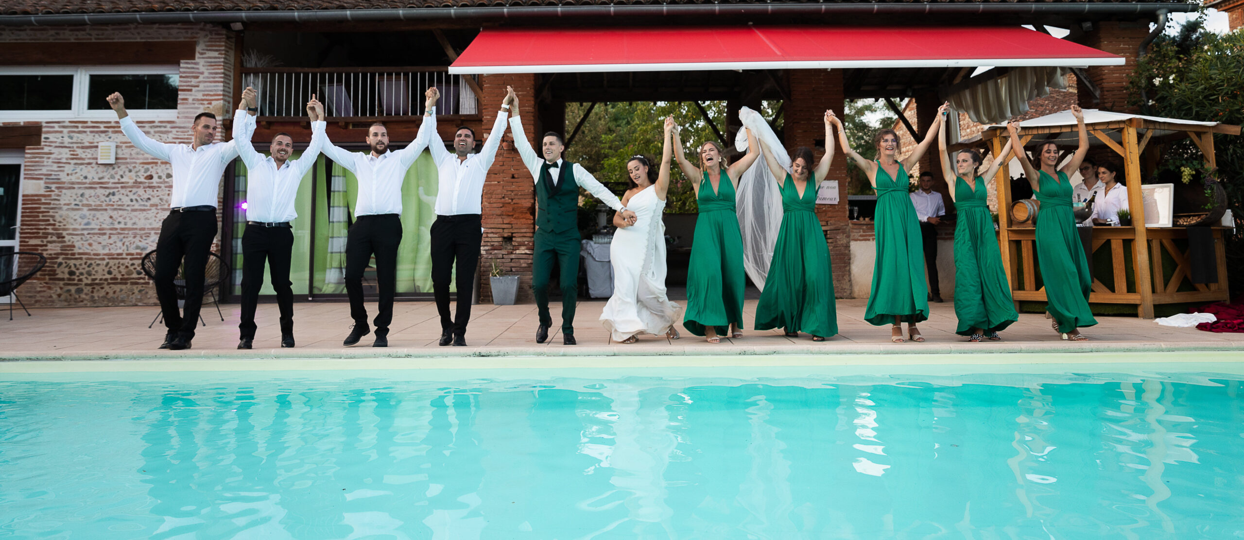 chorégaphie au bord de la piscine