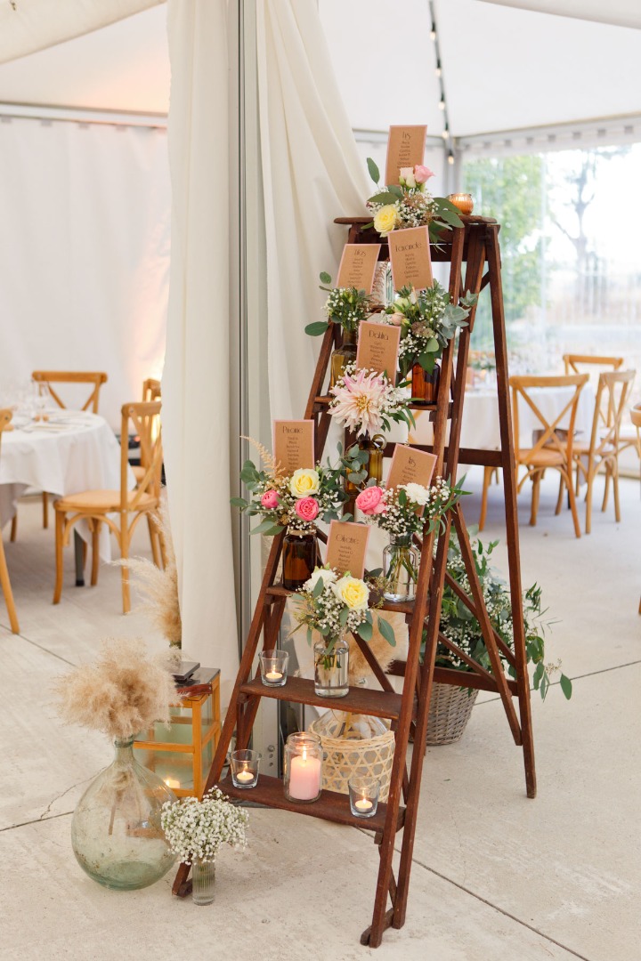 Déco étagère fleurie bois La Dolce Vita Toulouse organisatrice de mariage.jpg