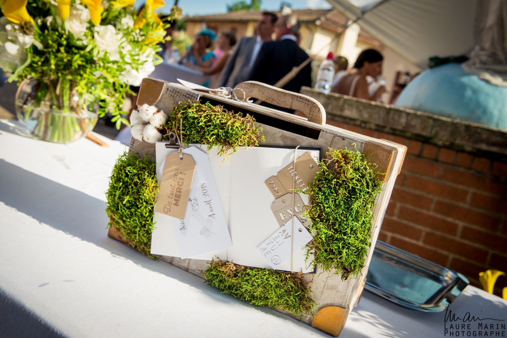 Déco valise et nature mariage La Dolce Vita organisation mariages Occitanie.jpg