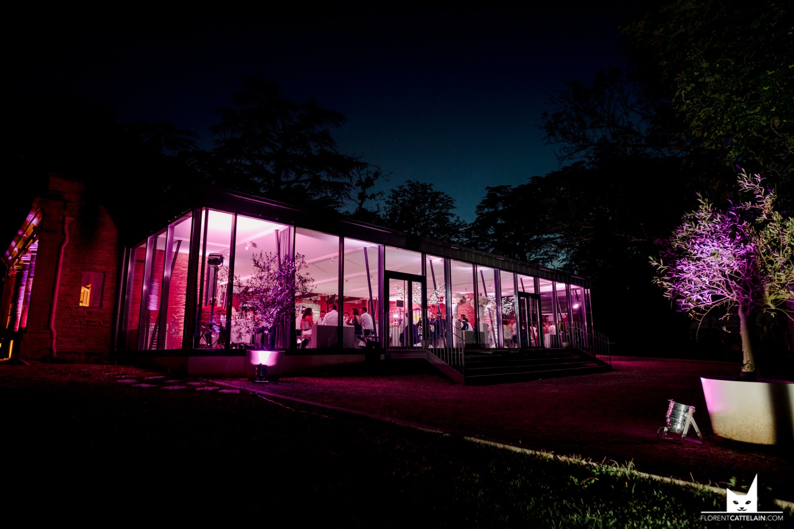 Exterieur Occitanie guirlandes La Dolce Vita Organisation de Mariages Toulouse