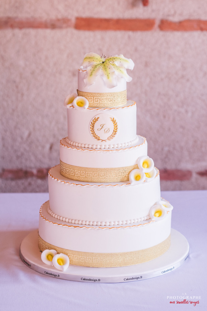 Gateau Wedding Cake blanc et doré – la dolce vità, château saint louis, mariage Montauban Toulouse