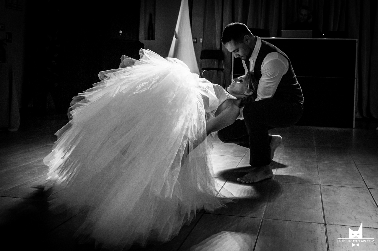 Jeux de lumière pendant la danse des mariés