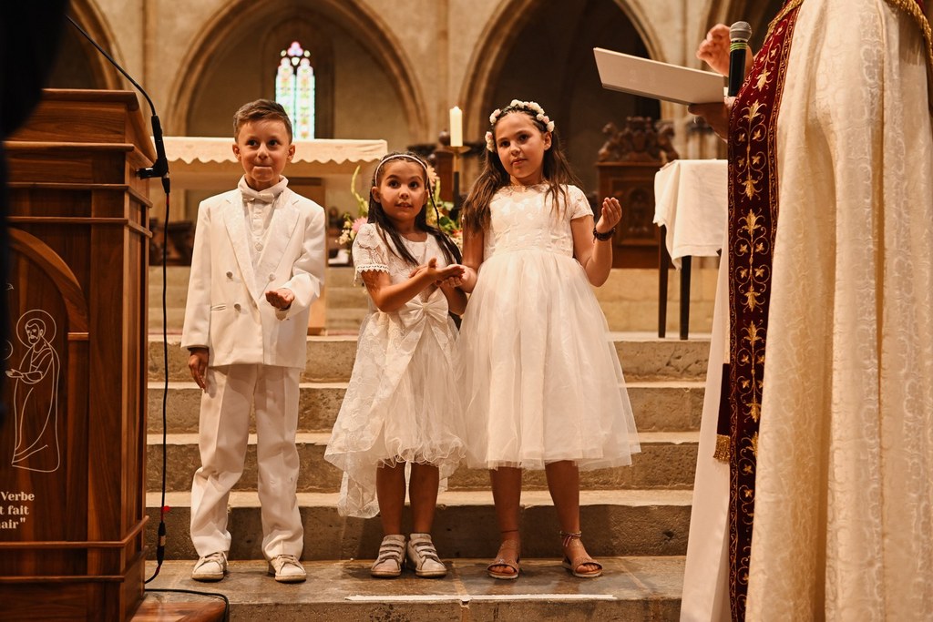 Enfants des mariés à l’église