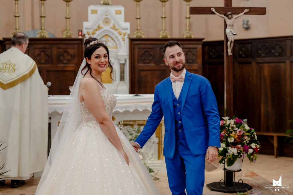 Mariés devant l’autel