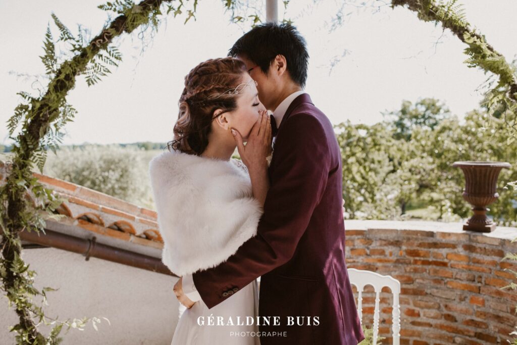 Mariée émue aux larmes cérémonie