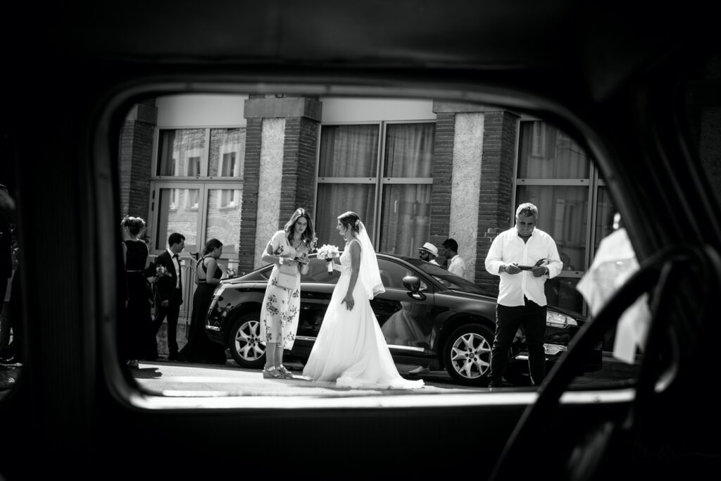 Mariée sur la place de l’église