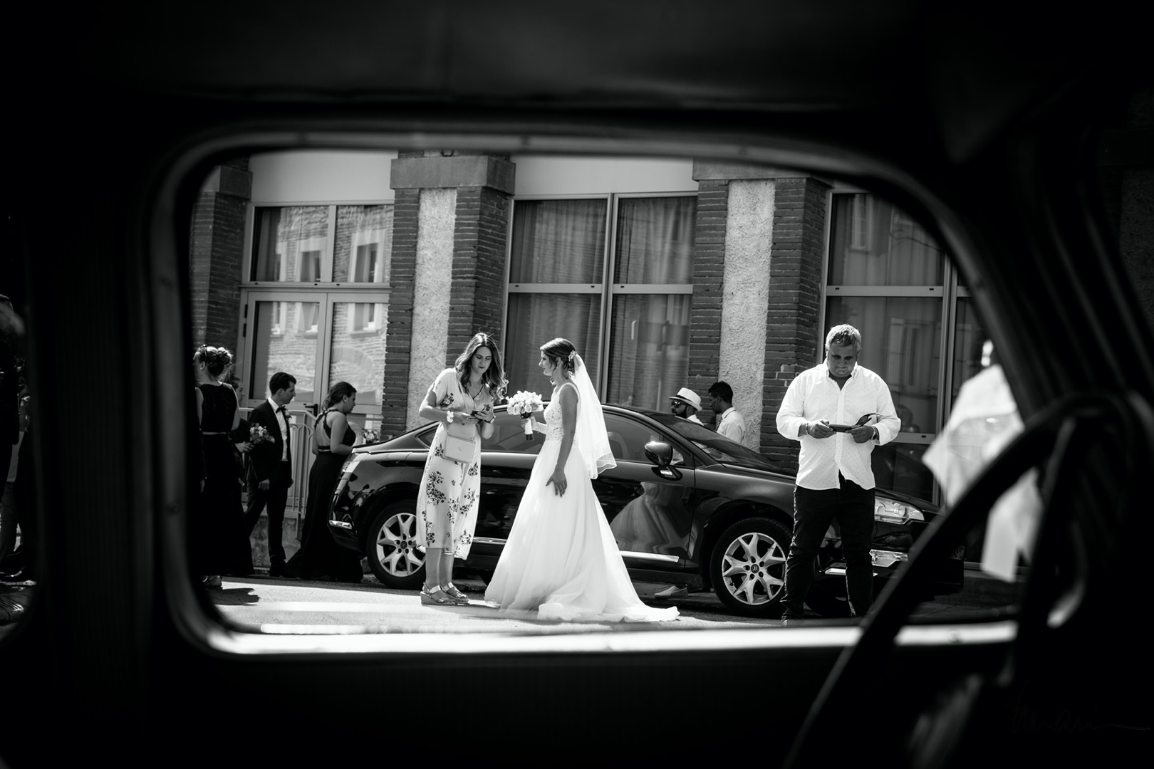 Mariée sur la place de l’église