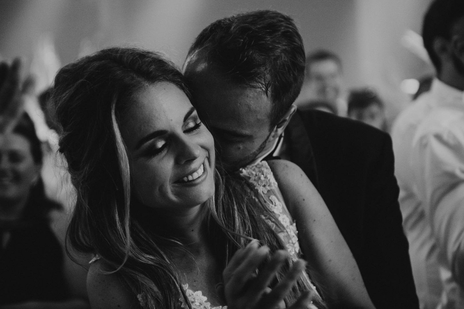 mariés heureux d’un mariage Toulouse